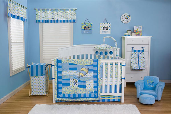دیزاین جذاب سفید آبی اتاق نوزاد