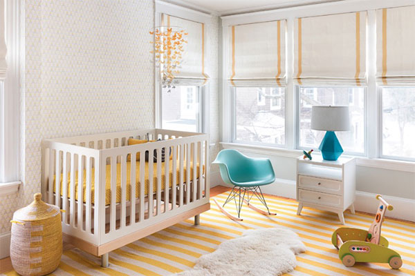 دکوراسیون سفید نارنجی اتاق نوزاد
