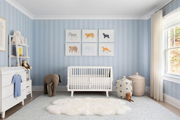 دیزاین شیک سفید آبی اتاق کودک