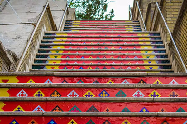 پله نقاشی شده در ولیعصر