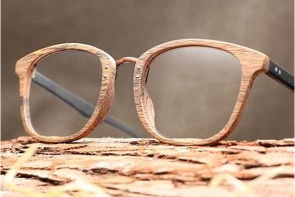 عینک طبی چوبی