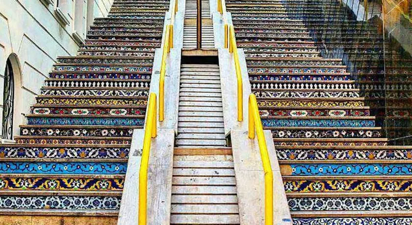 پله های رنگی ولیعصر در تهران