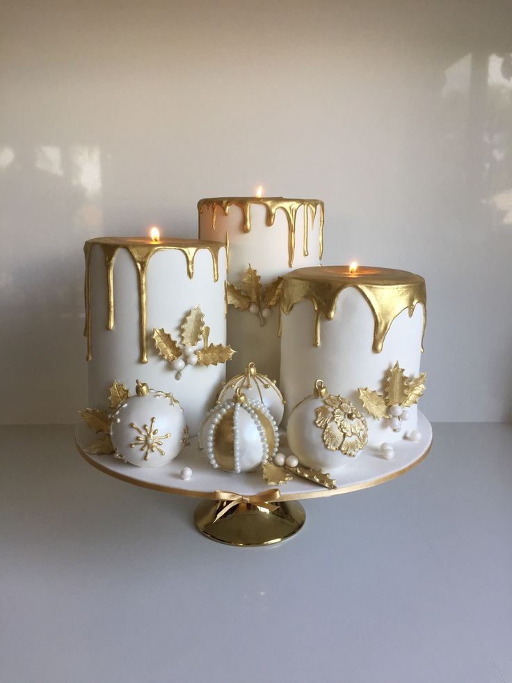 کیک زمستانی شیک سفید طلایی