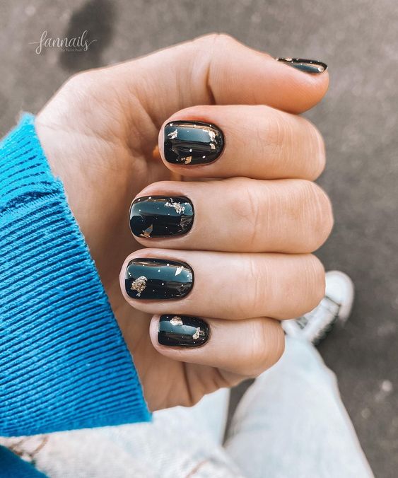 کاشت ناخن مشکی طرح دار