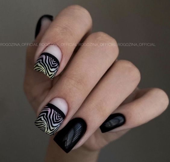 کاشت ناخن مشکی طرح دار