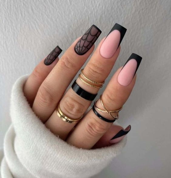 کاشت ناخن مشکی طرح دار