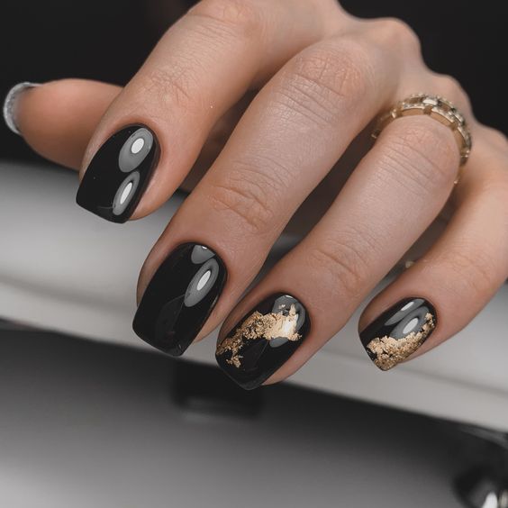 کاشت ناخن مشکی طرح دار