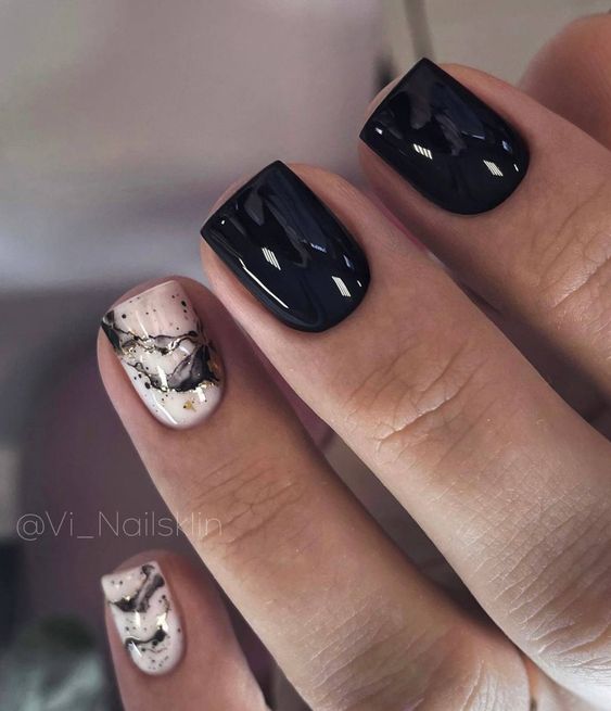 کاشت ناخن مشکی طرح دار