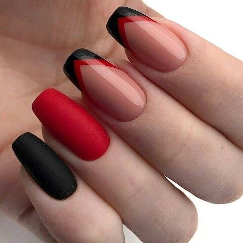 کاشت ناخن مشکی طرح دار