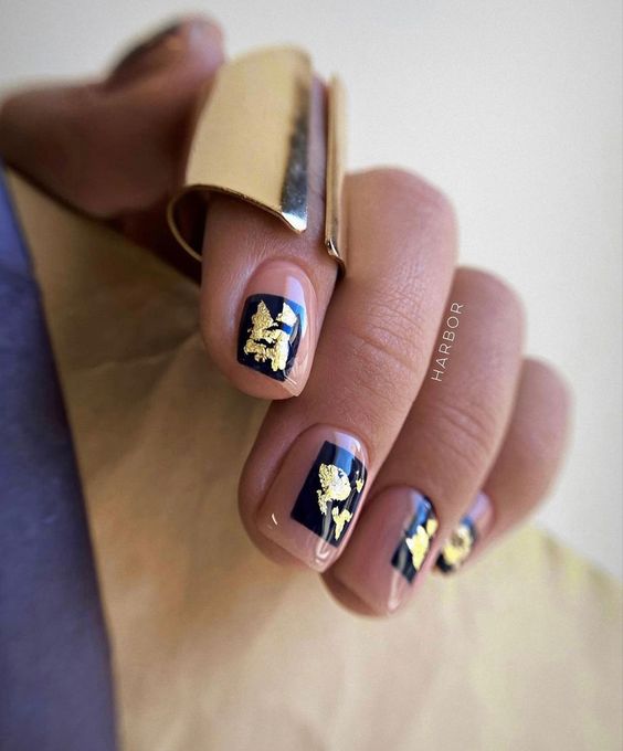 کاشت ناخن مشکی طرح دار