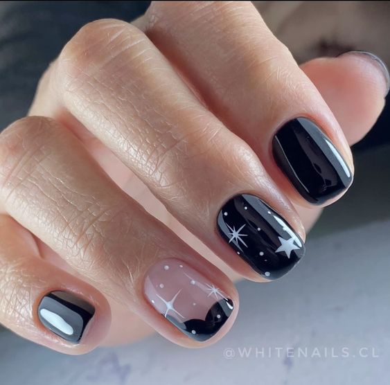 کاشت ناخن مشکی طرح دار