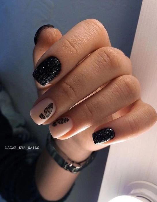 کاشت ناخن مشکی طرح دار