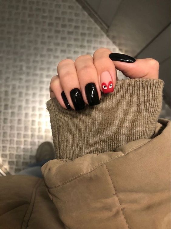 کاشت ناخن مشکی طرح دار