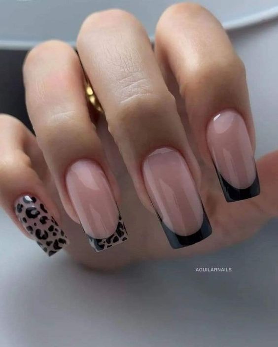 کاشت ناخن مشکی طرح دار