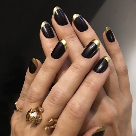 کاشت ناخن مشکی طرح دار