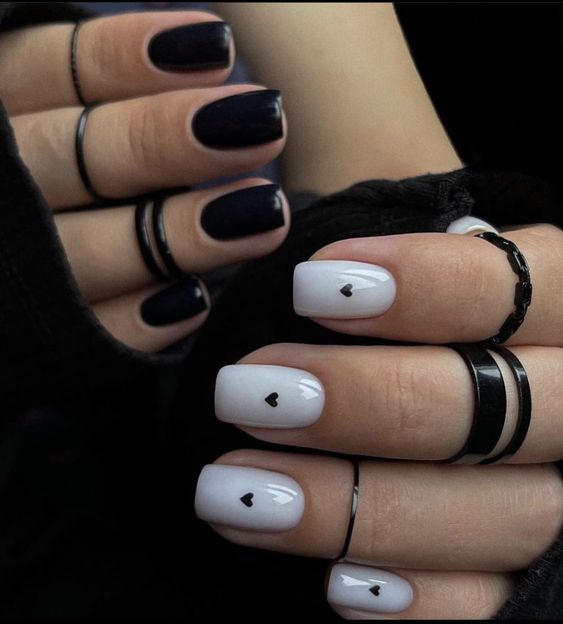 کاشت ناخن مشکی طرح دار