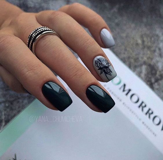 کاشت ناخن مشکی طرح دار