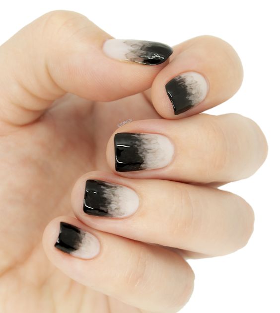 کاشت ناخن مشکی طرح دار