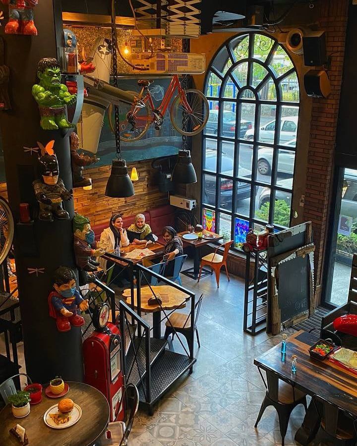 کافه رستوران در خیابان پزشک