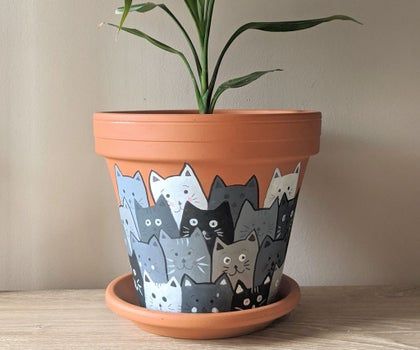 نقاشی روی گلدان با طرح چند گربه