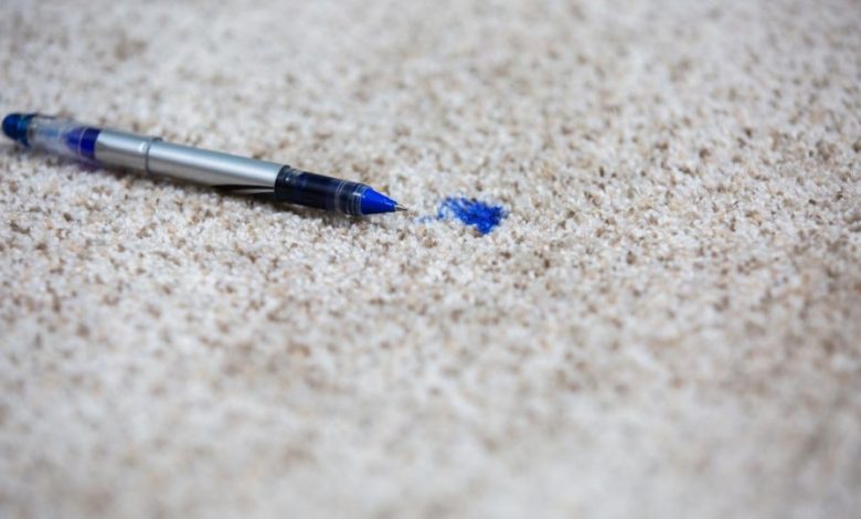 چگونه می توانم لکه جوهر را از روی فرش پاک کنم؟