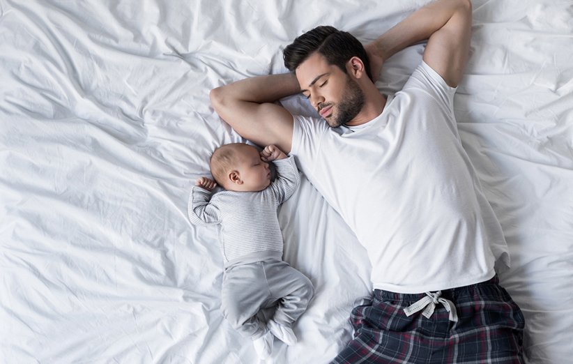 چگونه می‌توانم روال خواب منظم را برای کودکم ایجاد کنم؟