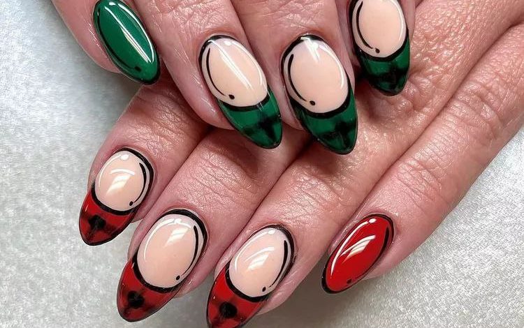 15 طراحی ناخن فرنچ شاد برای جشن کریسمس