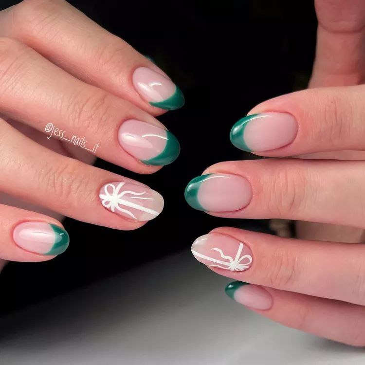 طراحی ناخن فرنچ کریسمسی 8