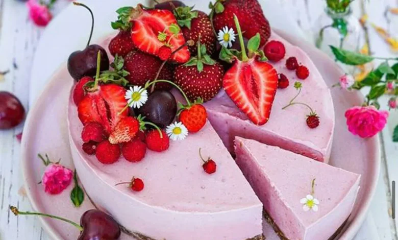 کیک ژله توت فرنگی دسر