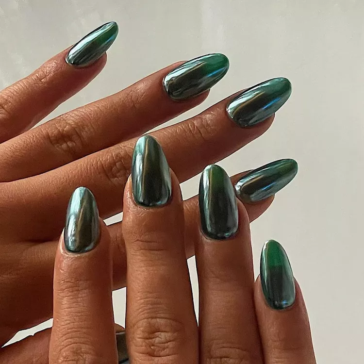 طراحی ناخن سبز کروم