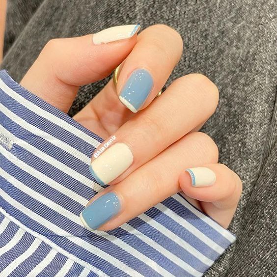 مانیکور فرنچ رنگی آبی