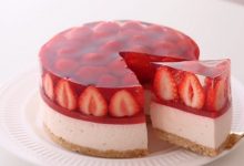 کیک ژله توت فرنگی