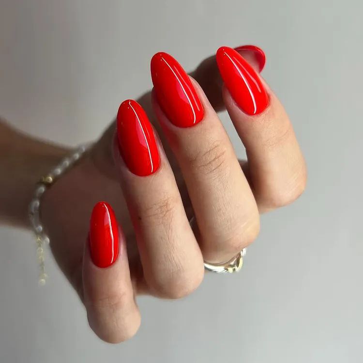 طراحی ناخن توت فرنگی جذاب