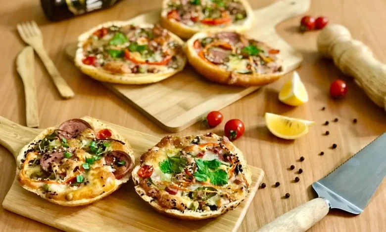 مینی پیتزاهای تکه ای با دستور پخت خانگی خوشمزه!