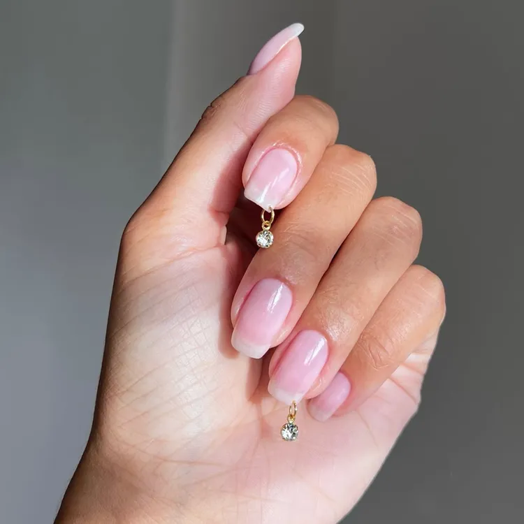 ایده ناخن با اکسسوری آویز