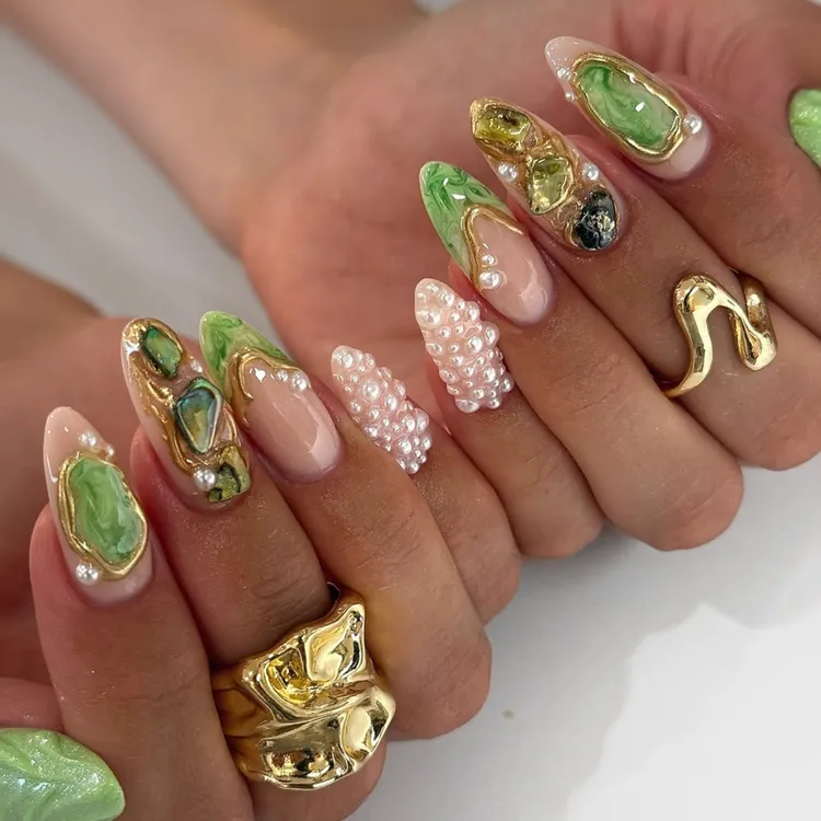 طراحی ناخن سنگ شهریور ماه سبز چمنی