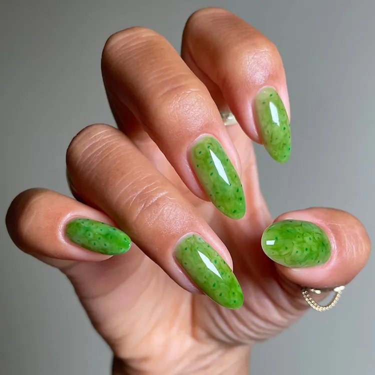 طراحی ناخن سبز روشن