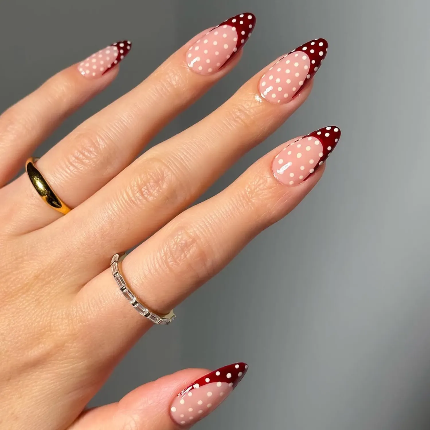طراحی ناخن فرنچ زرشکی و خال خالی