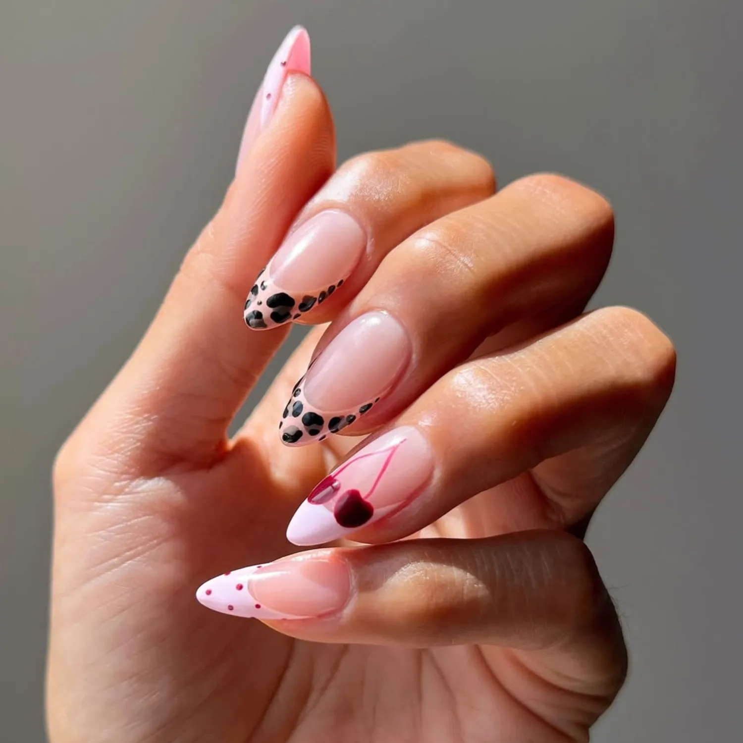 طراحی ناخن فرنچ خال داز