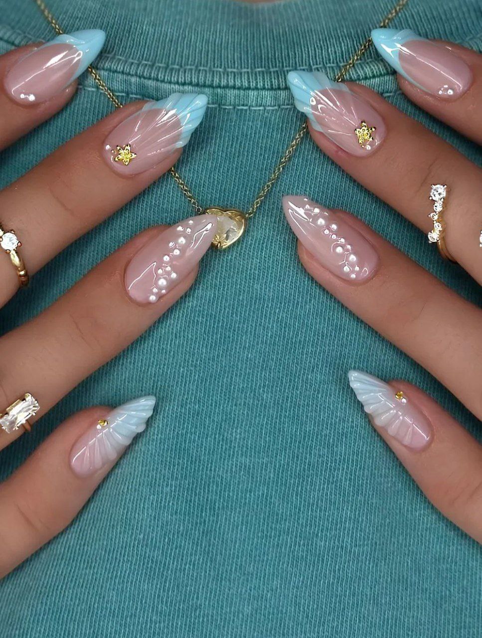 ناخن فرنچ فیروزه ای
