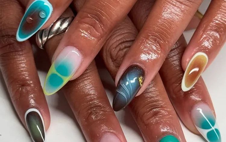 ۲۱ طرح ناخن پر جنب و جوش برای ماه شهریور، از طرحهای مرجانی تا فرنچ رنگی