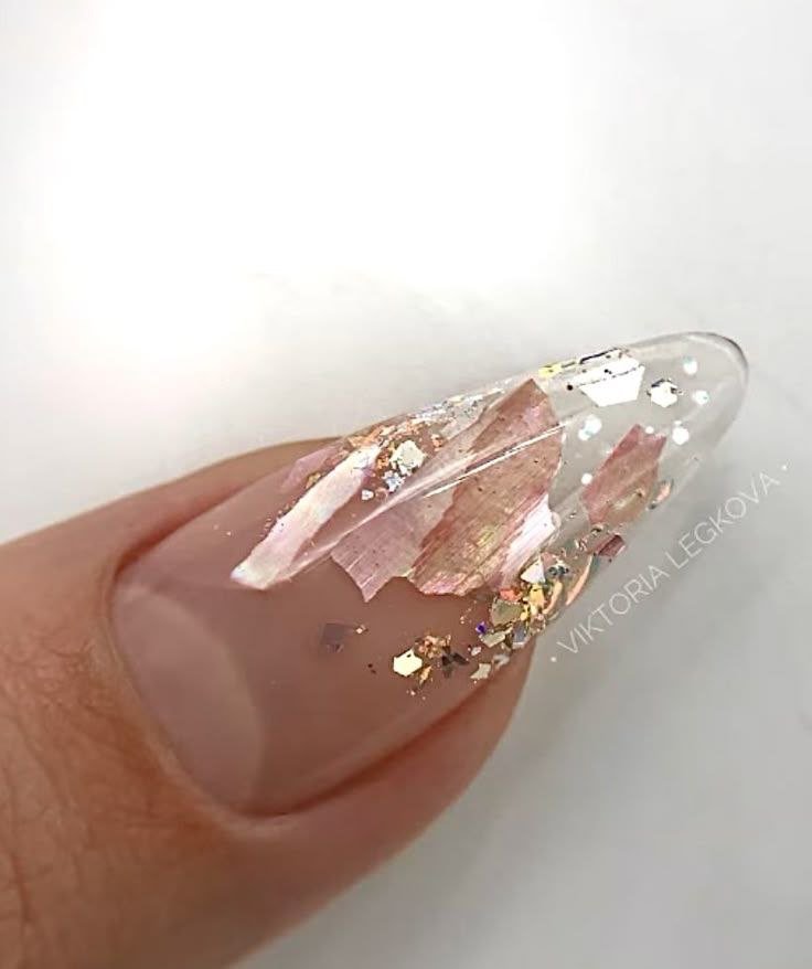 طراحی ناخن شیشه‌ای جواهری