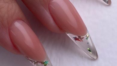 ۳۰ ایده خیره‌کننده طراحی ناخن شیشه‌ای برای درخششی مثل بلور