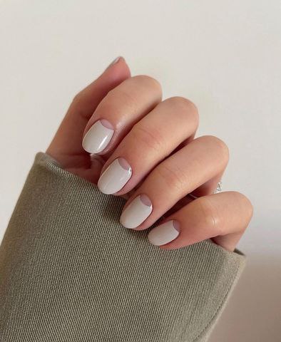 طرح ناخن با نوک تیز سفید