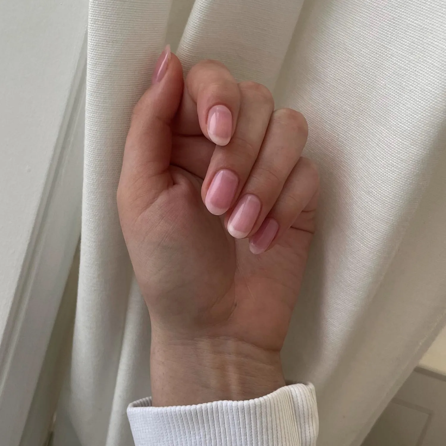 مانیکور آبنباتی صورتی ملایم