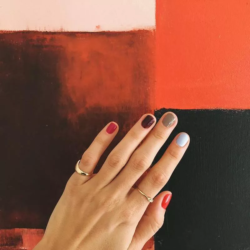 ناخن گرادیانی قرمز سبز سدری