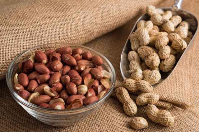 فواید بادام زمینی برای کاهش وزن