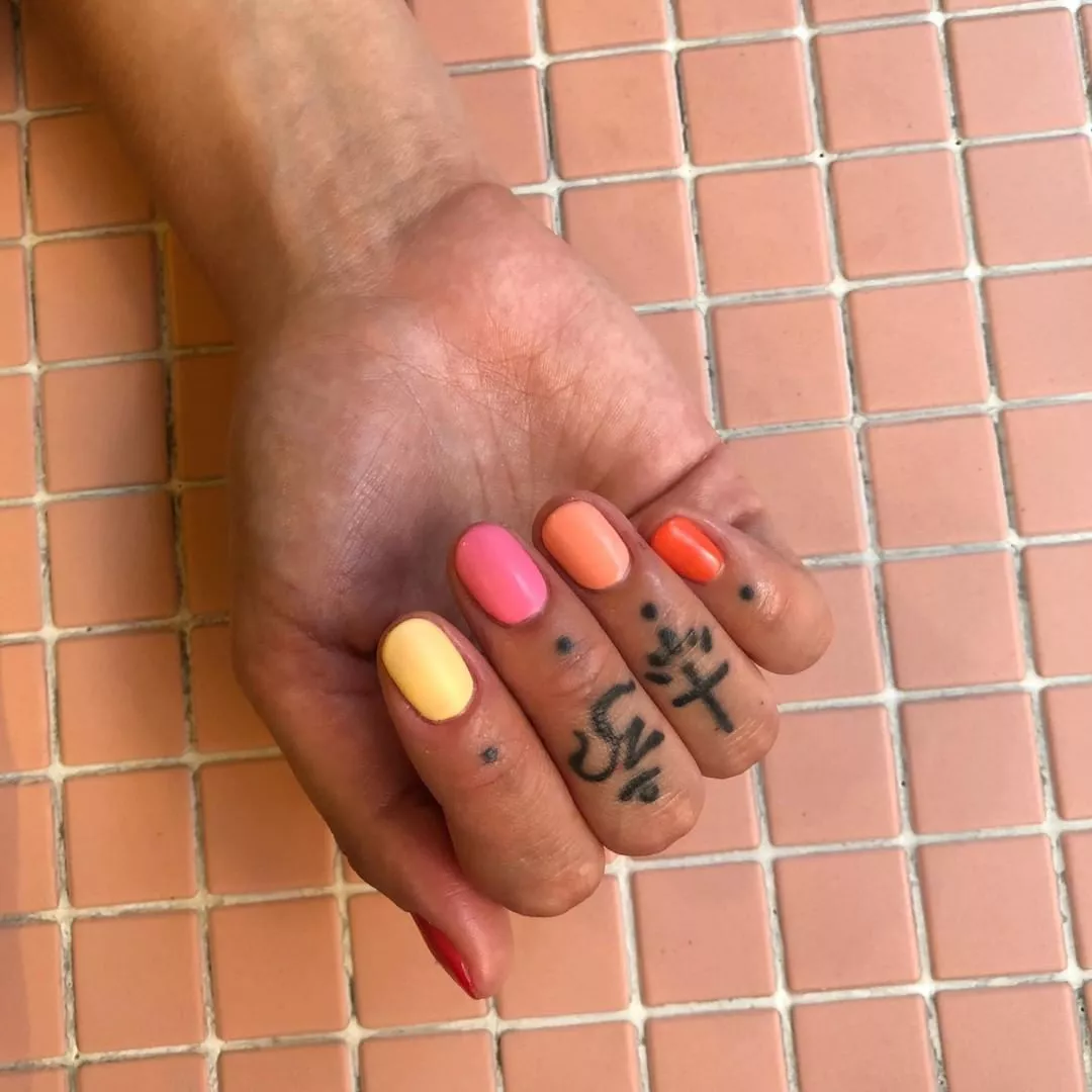 ناخن گرادیانی صورتی زرد