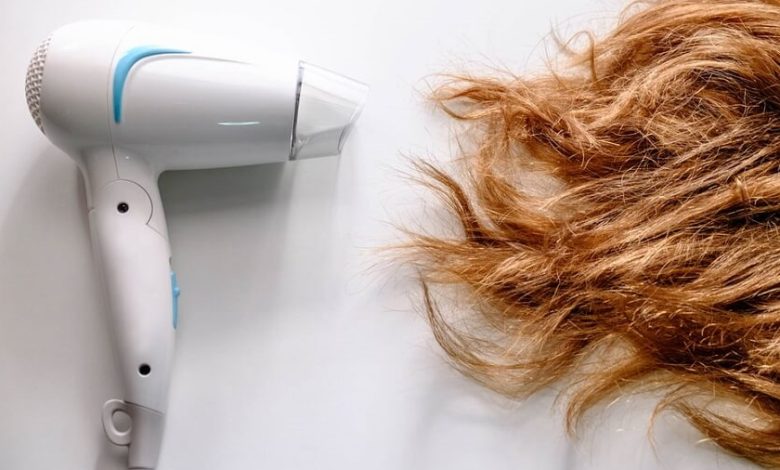 خشک کردن مو: سشوار یا خشک کردن با هوا؟ کدوم بهتره؟