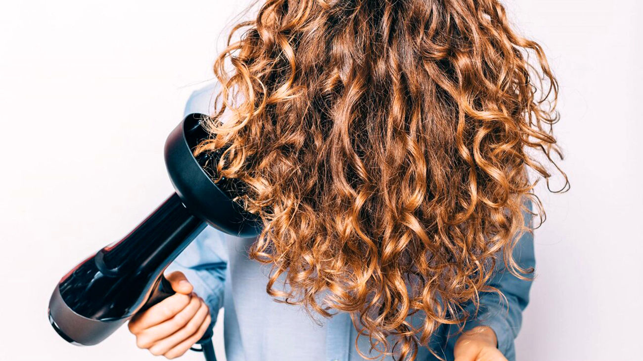 خشک کردن مو: سشوار یا خشک کردن با هوا؟